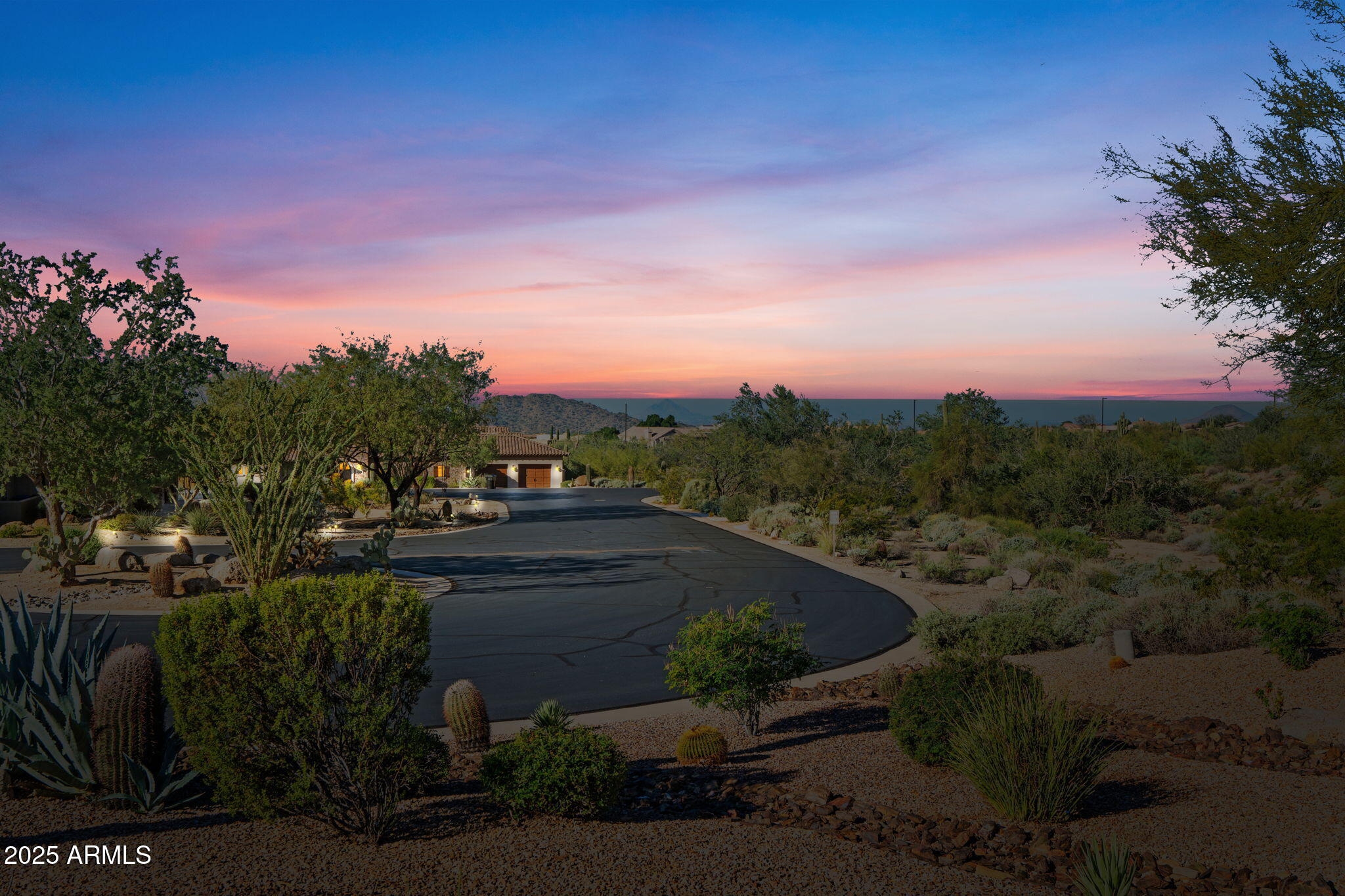 8461 E RED HAWK Circle