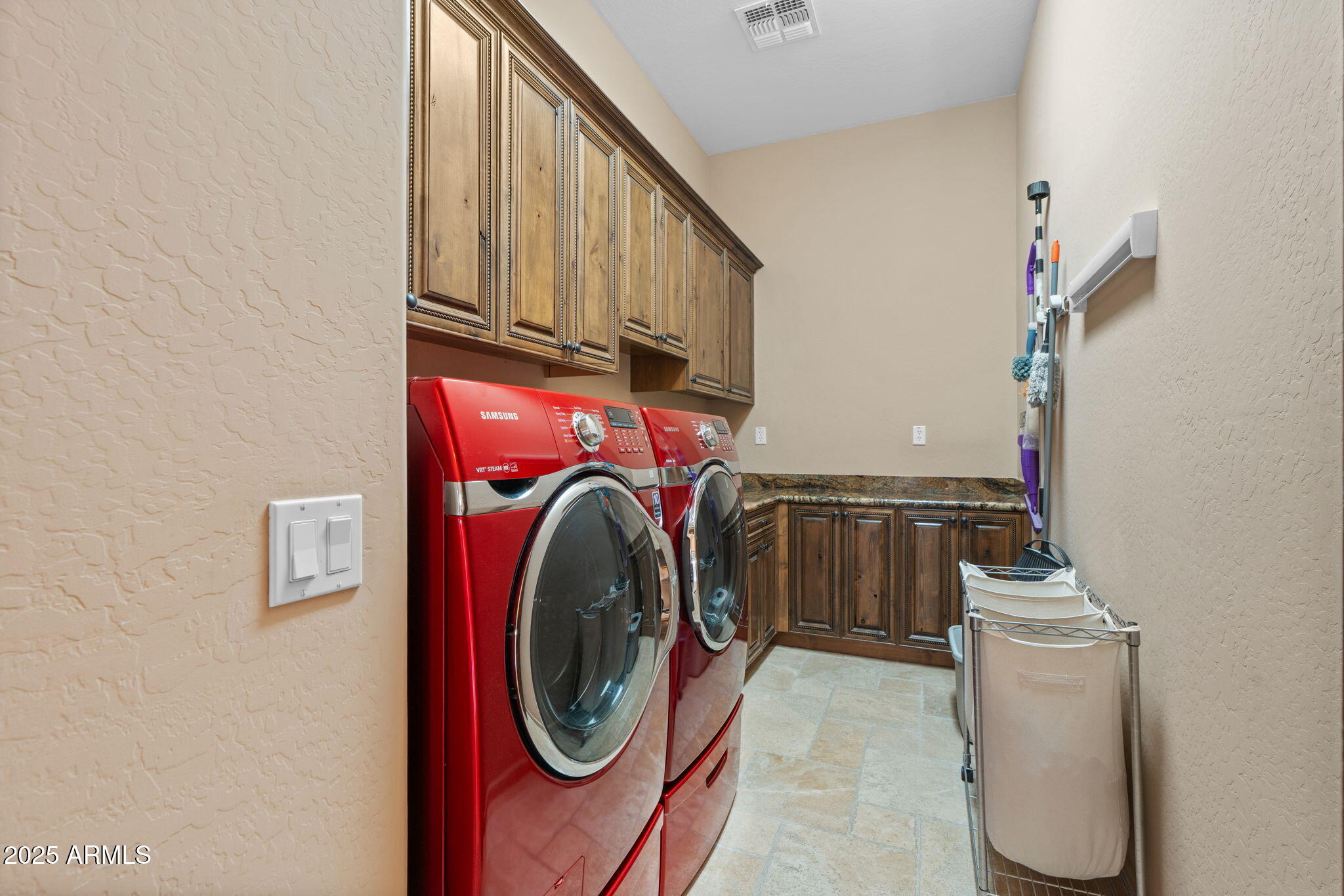 8461 E RED HAWK Circle