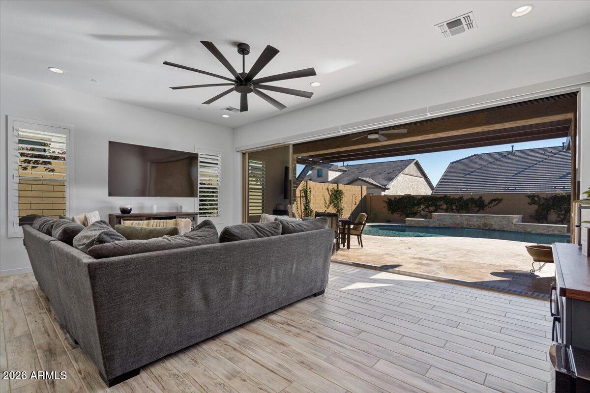 8037 E JAEGER Street