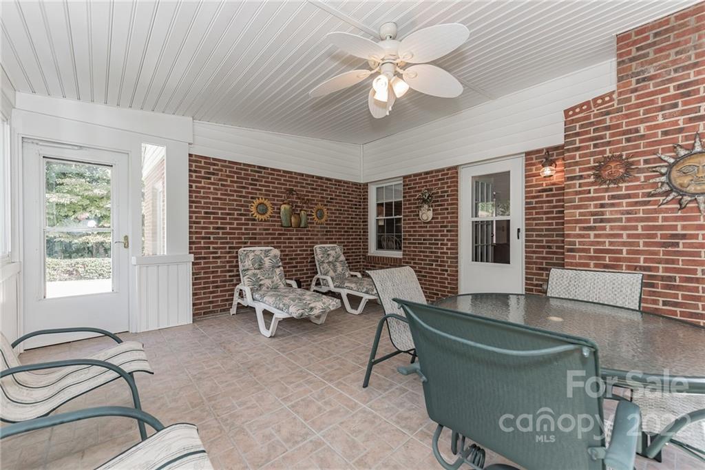 4932 Foxden Court