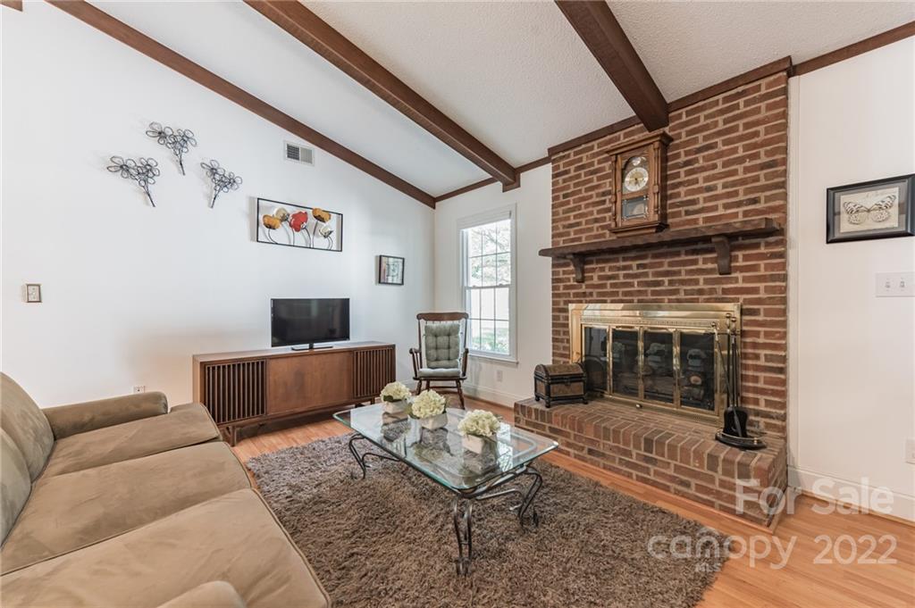4932 Foxden Court