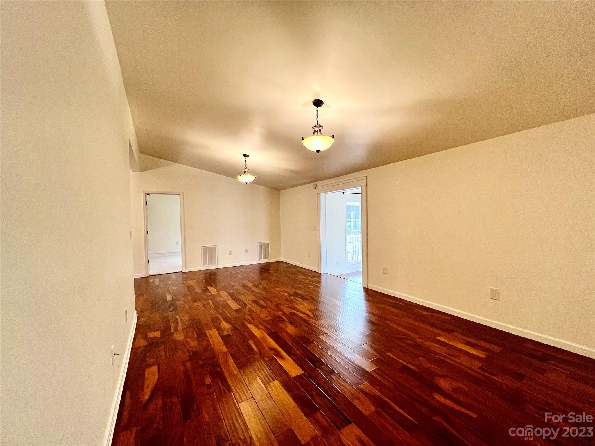 3413 Cedar Circle Road