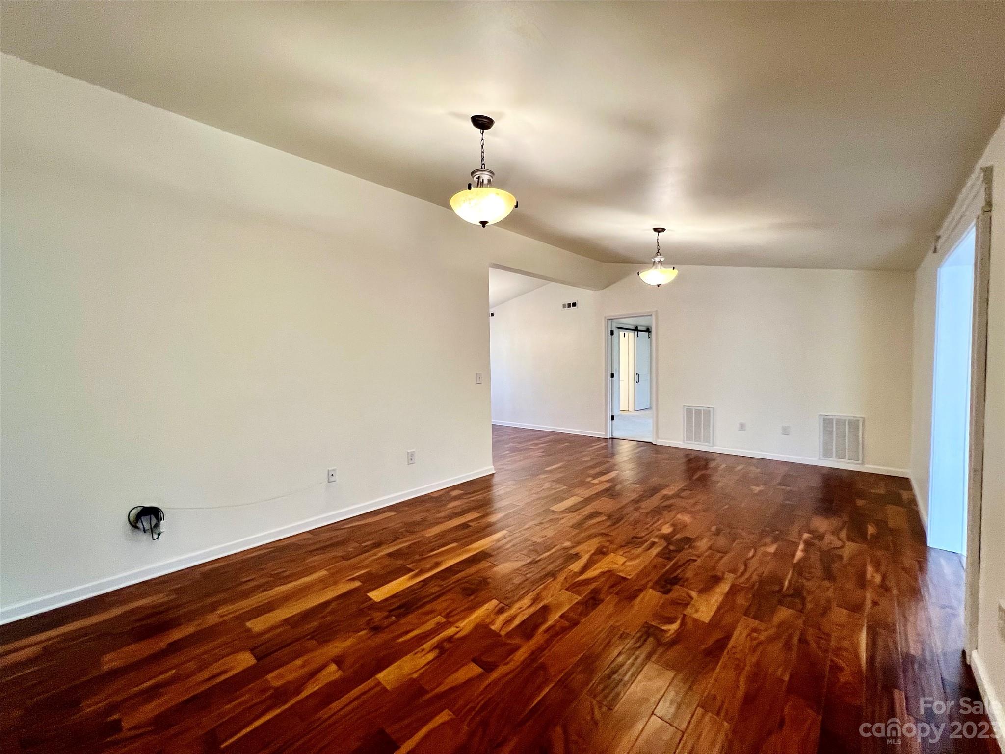 3413 Cedar Circle Road