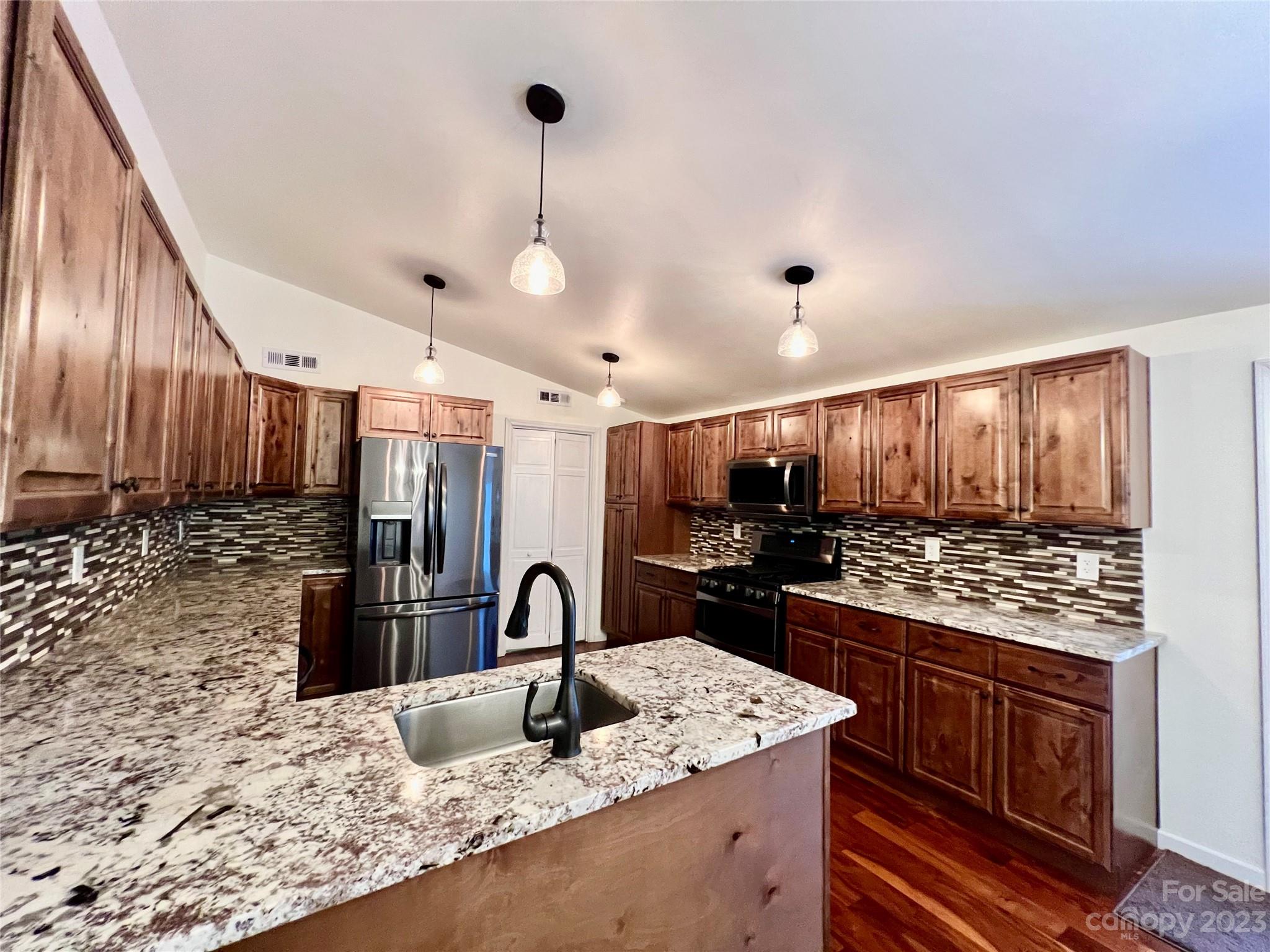 3413 Cedar Circle Road