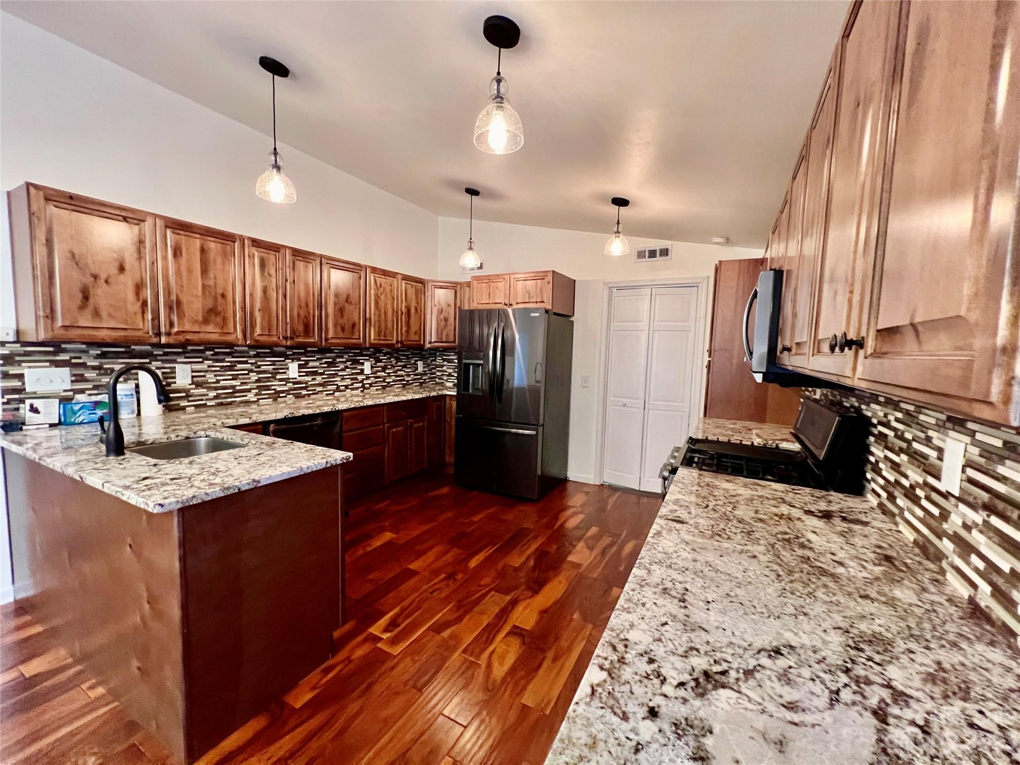 3413 Cedar Circle Road