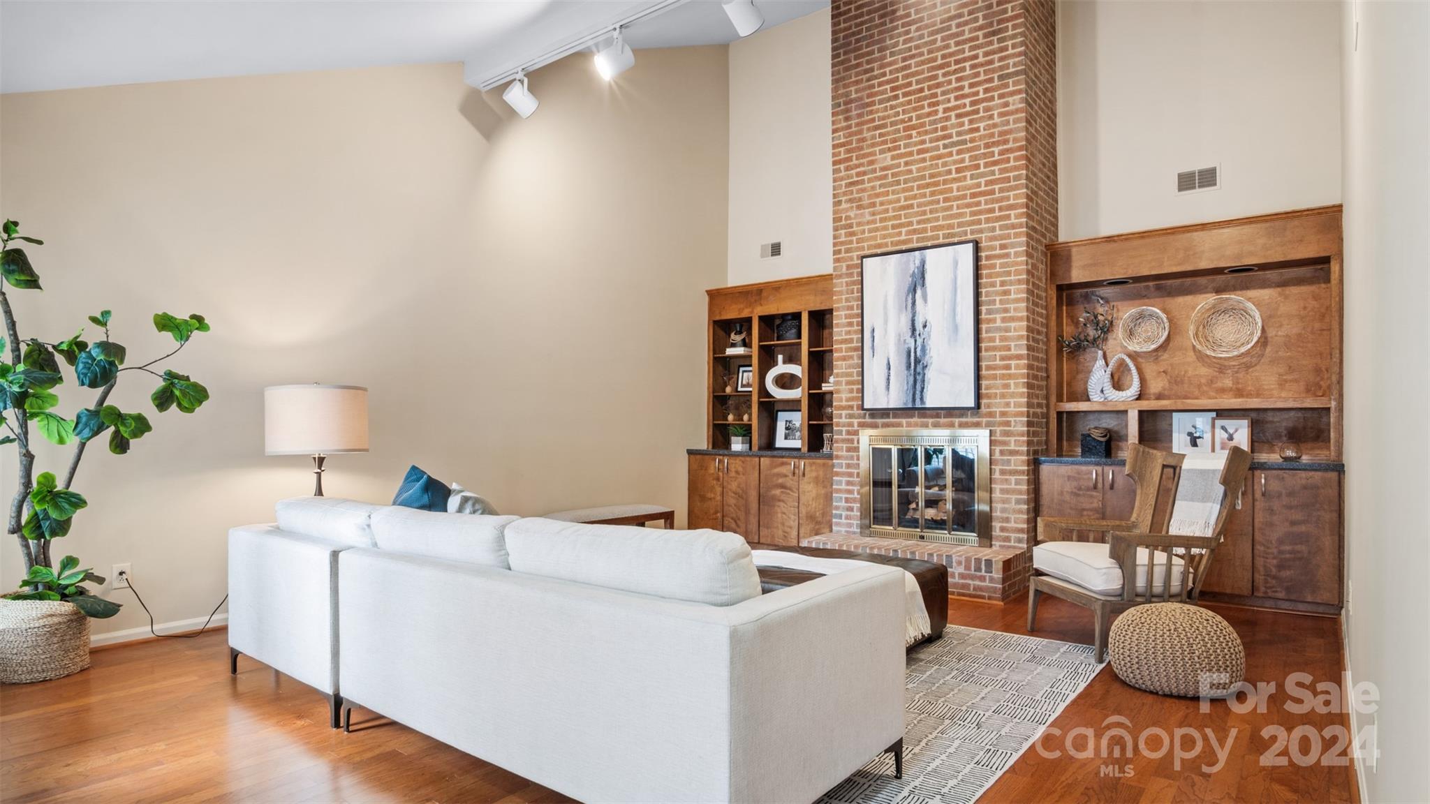 4923 Torrey Pines Court