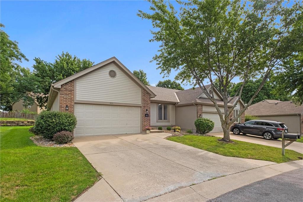 8607 N Chatham Circle