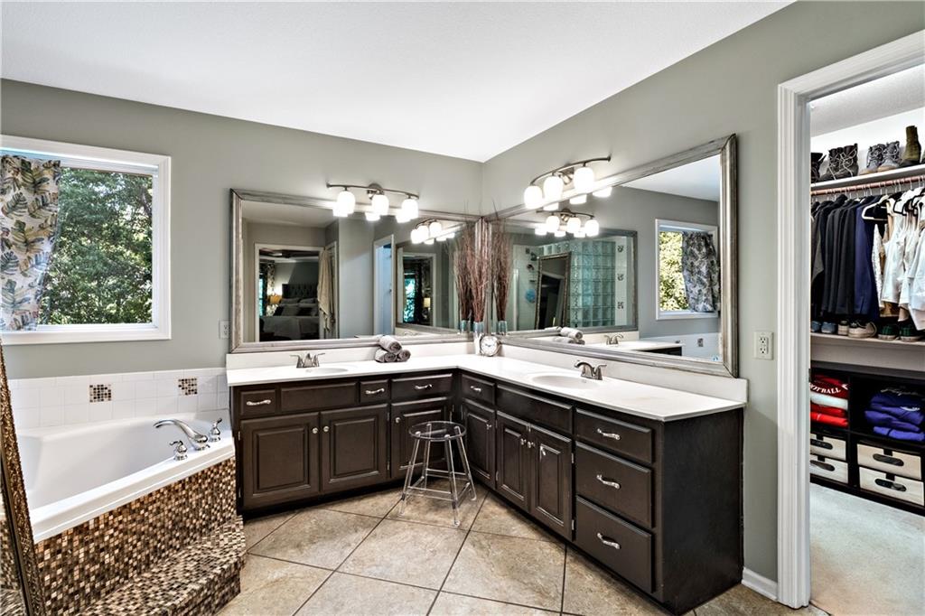 2536 SW Wintervalley Court