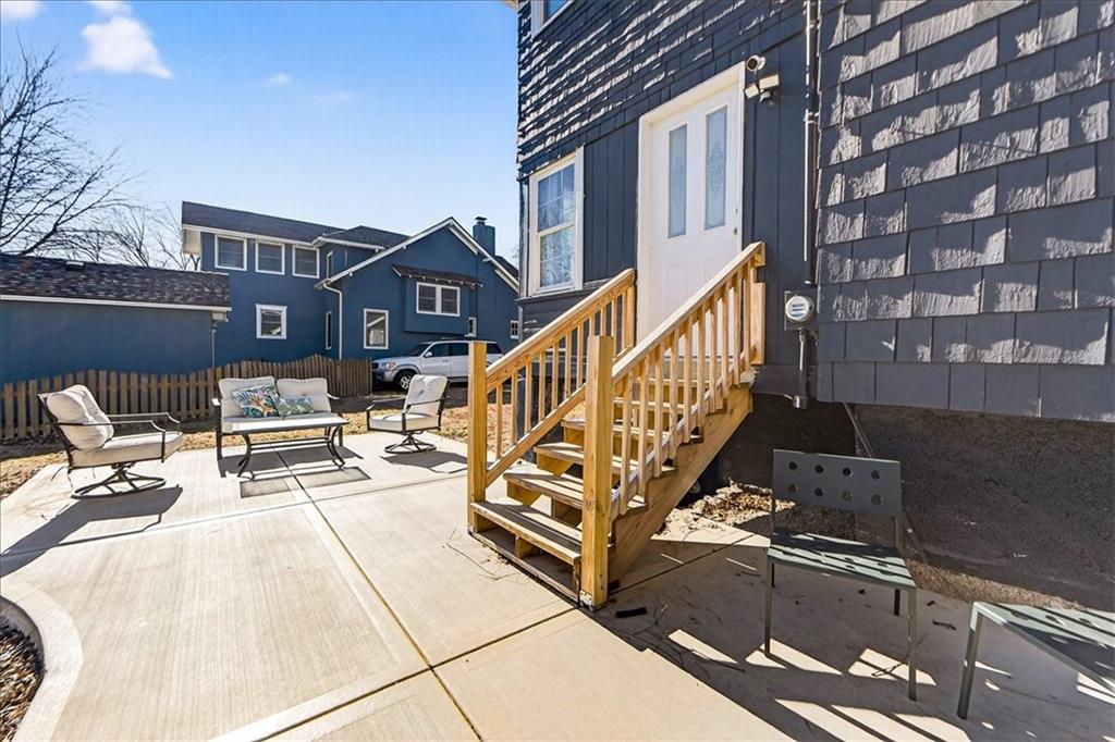 307 NE Green Street
