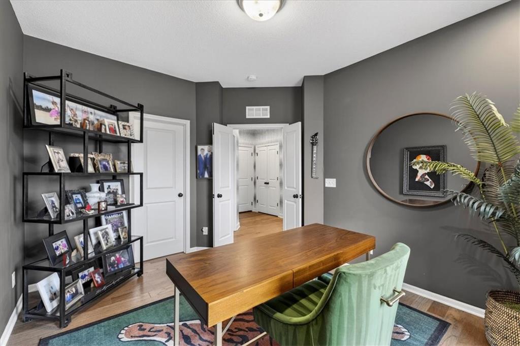 105 SW Meadowbrook Drive
