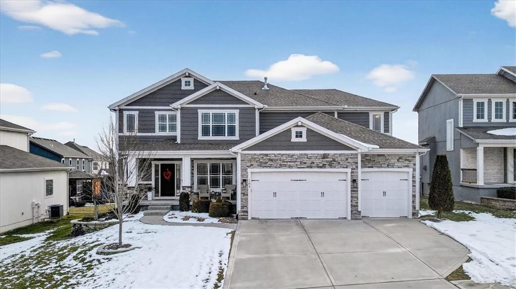 105 SW Meadowbrook Drive