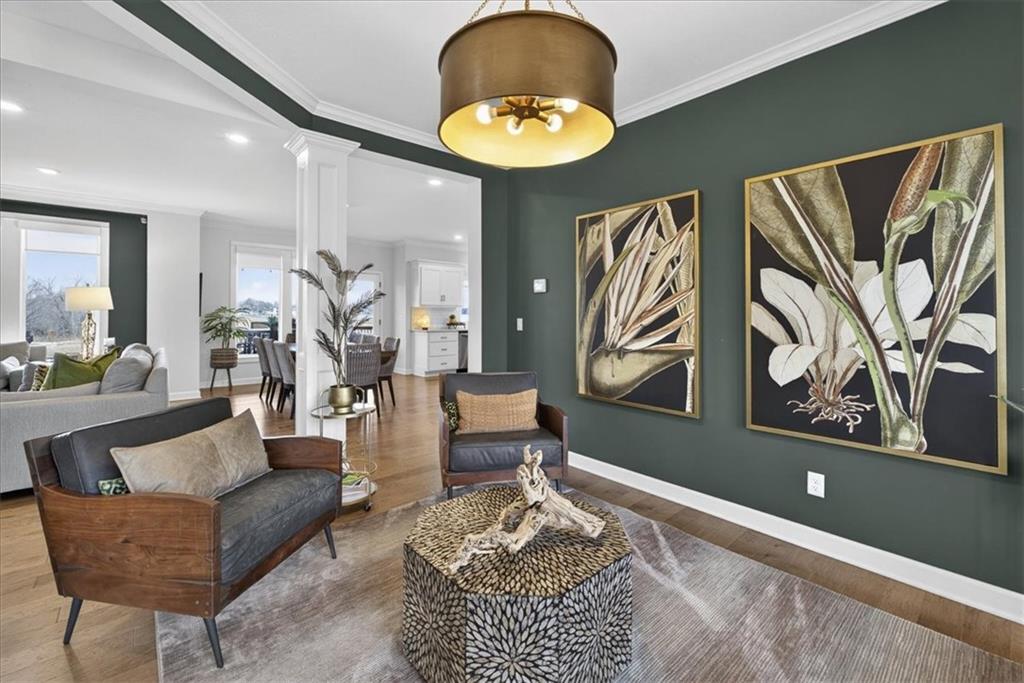 105 SW Meadowbrook Drive