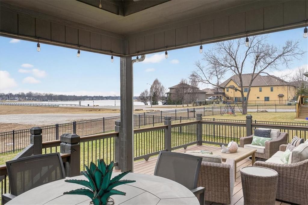 105 SW Meadowbrook Drive