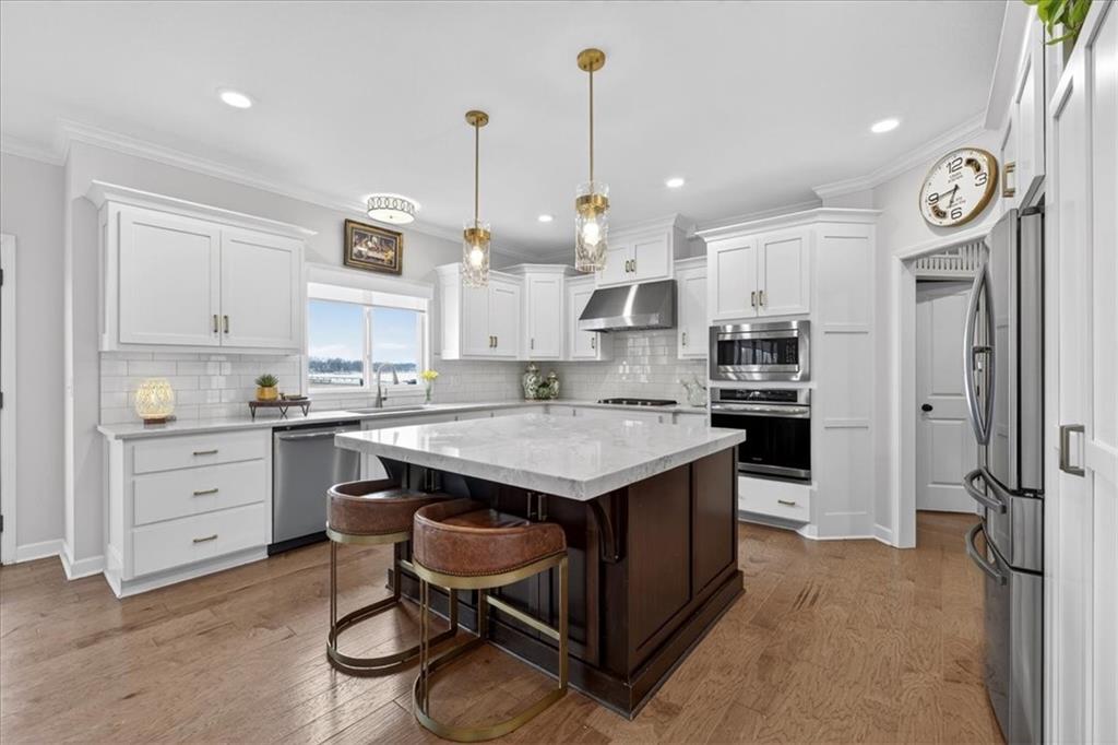 105 SW Meadowbrook Drive