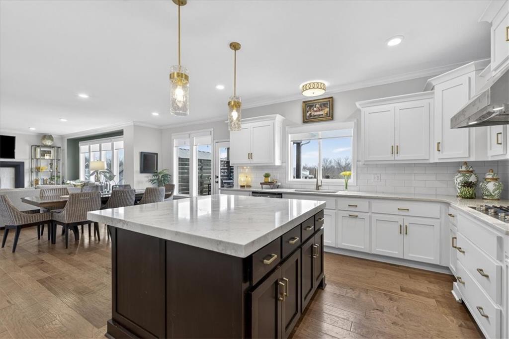 105 SW Meadowbrook Drive