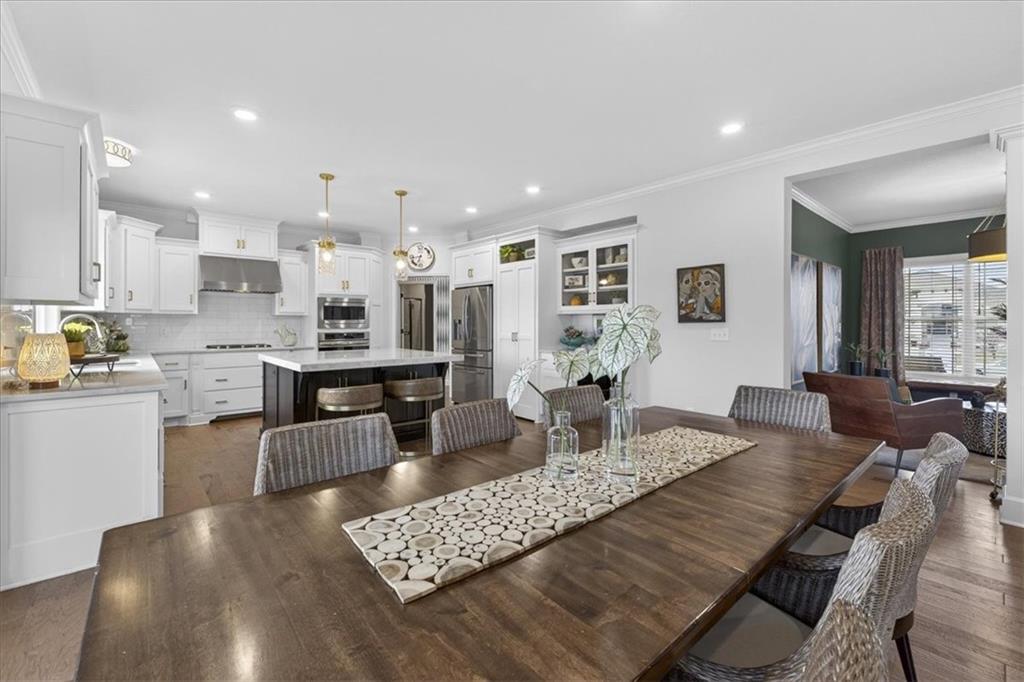 105 SW Meadowbrook Drive