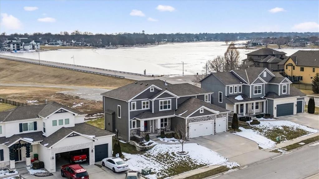 105 SW Meadowbrook Drive