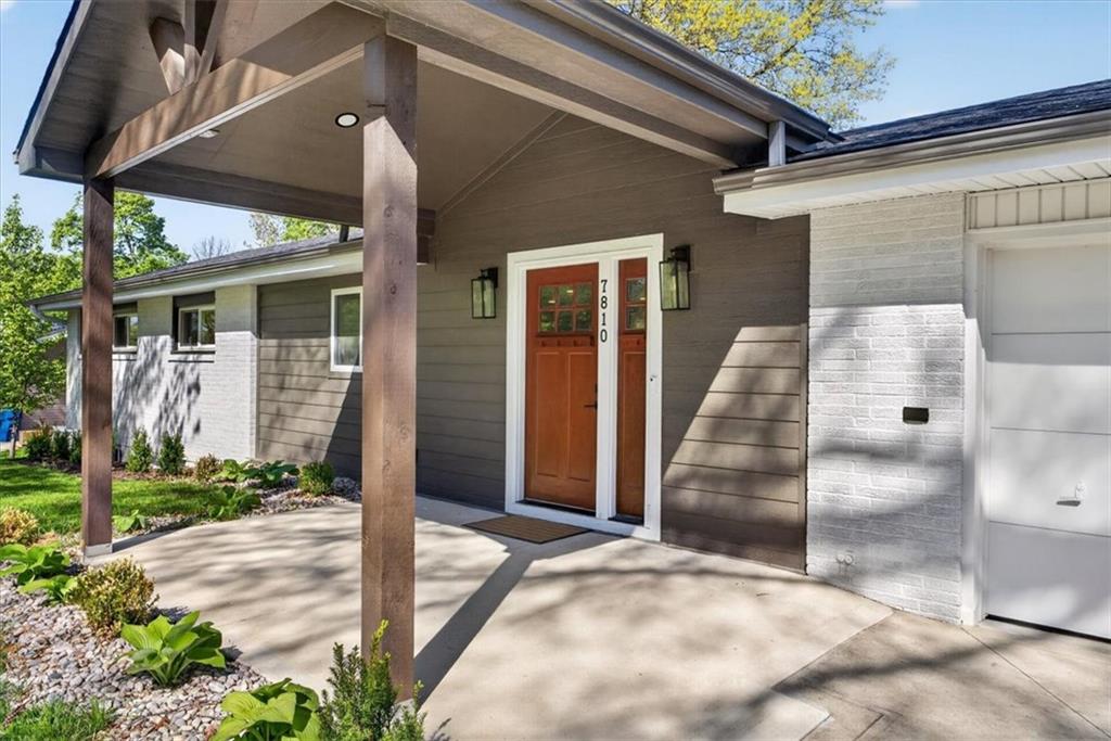 7810 NW Bluegrass Drive