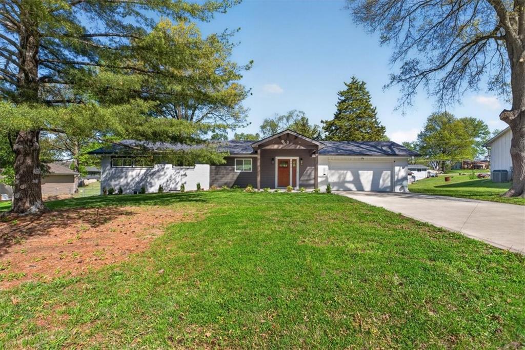 7810 NW Bluegrass Drive