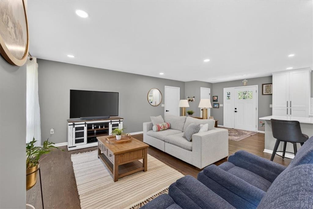 7810 NW Bluegrass Drive