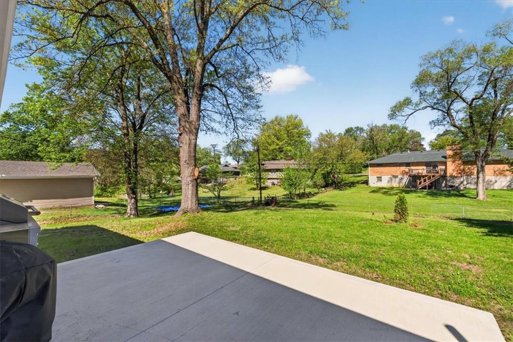 7810 NW Bluegrass Drive