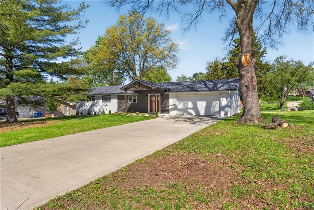 7810 NW Bluegrass Drive