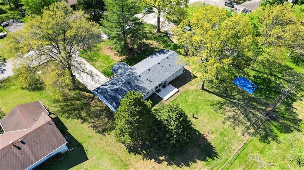 7810 NW Bluegrass Drive