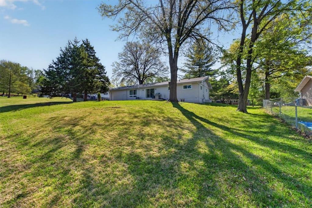 7810 NW Bluegrass Drive