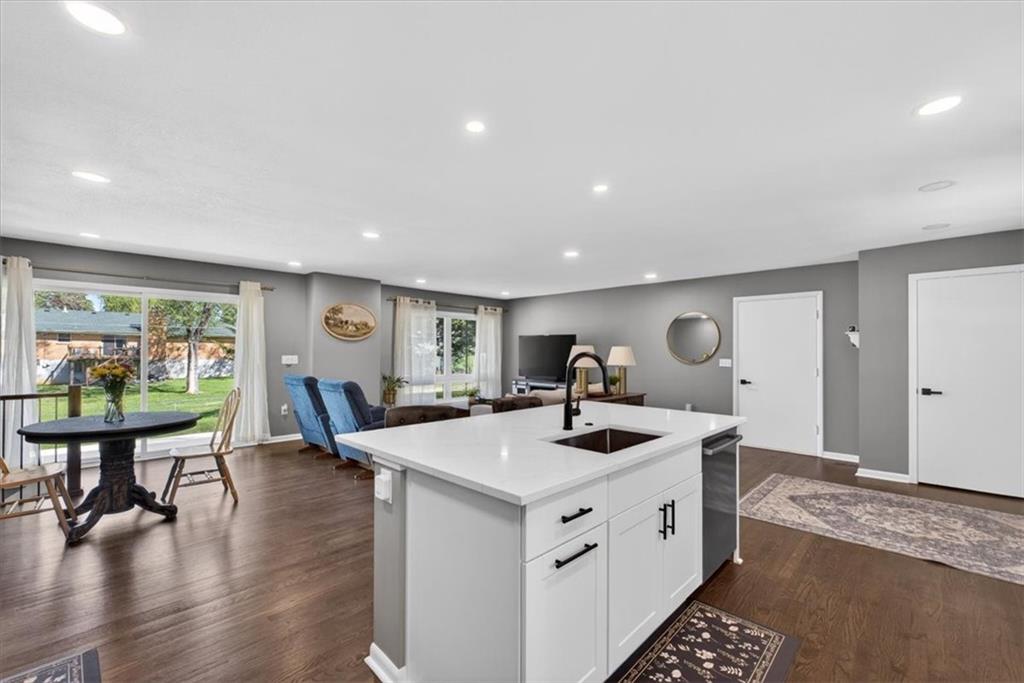7810 NW Bluegrass Drive