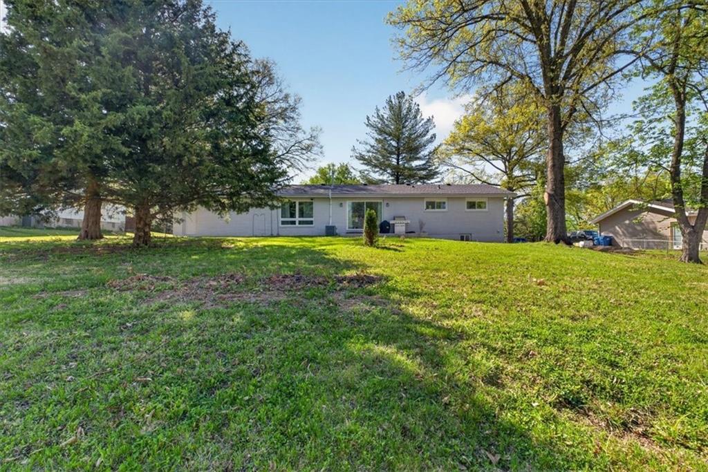 7810 NW Bluegrass Drive