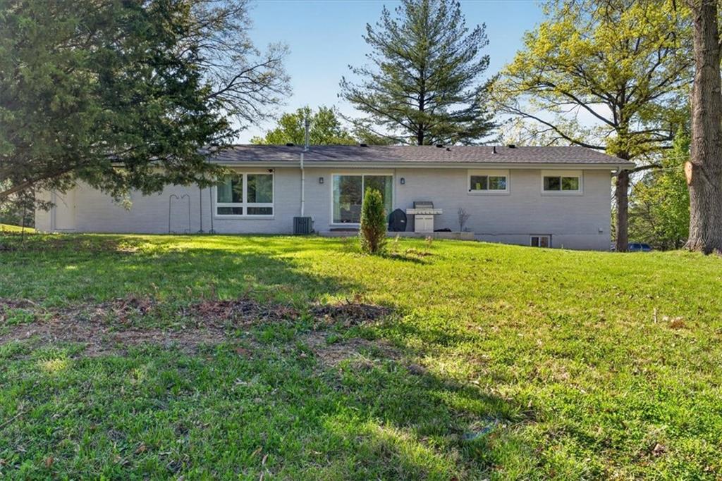 7810 NW Bluegrass Drive