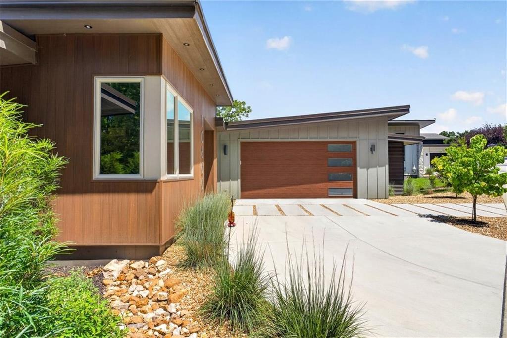 10600 Chateau Lane
