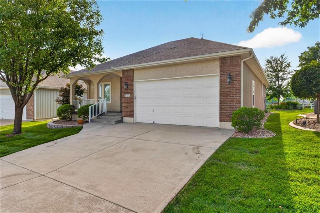 4776 SW Leafwing Drive