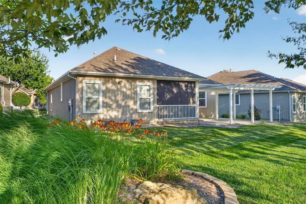 4776 SW Leafwing Drive