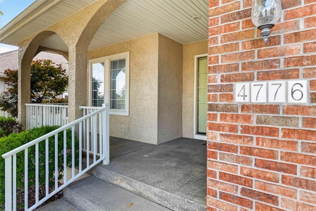 4776 SW Leafwing Drive