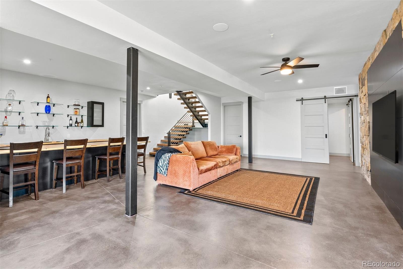 1082 W Meadow Road