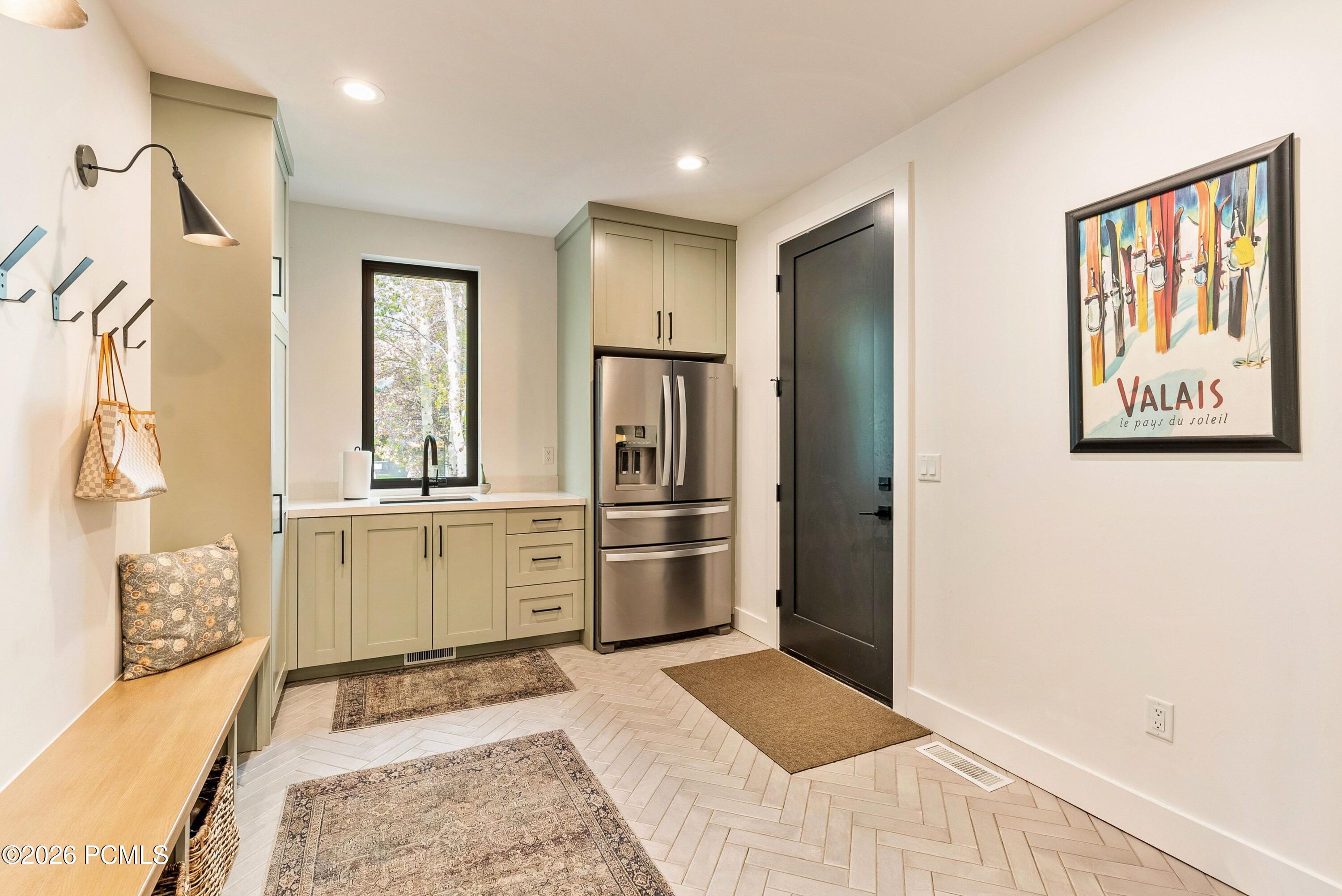 1702 Creek Side Lane