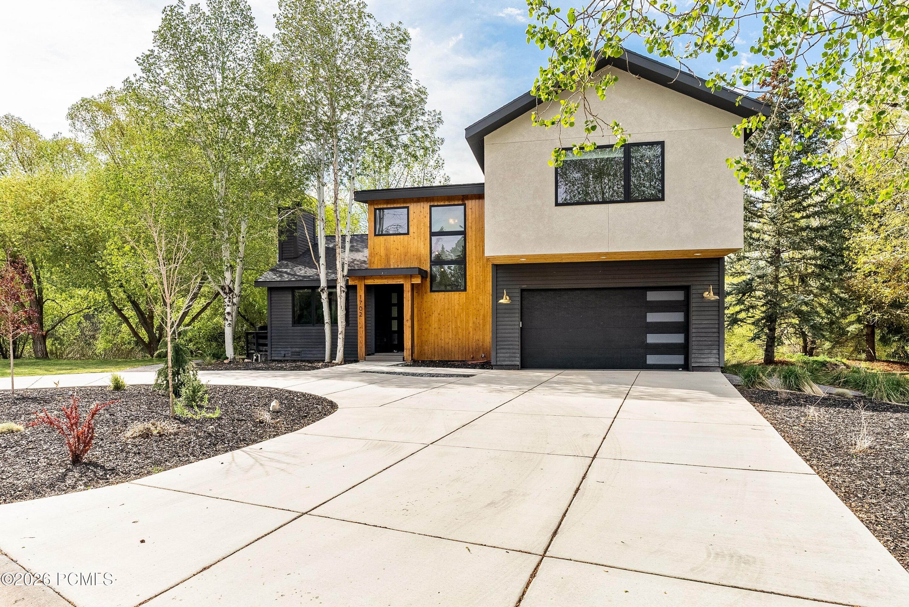 1702 Creek Side Lane