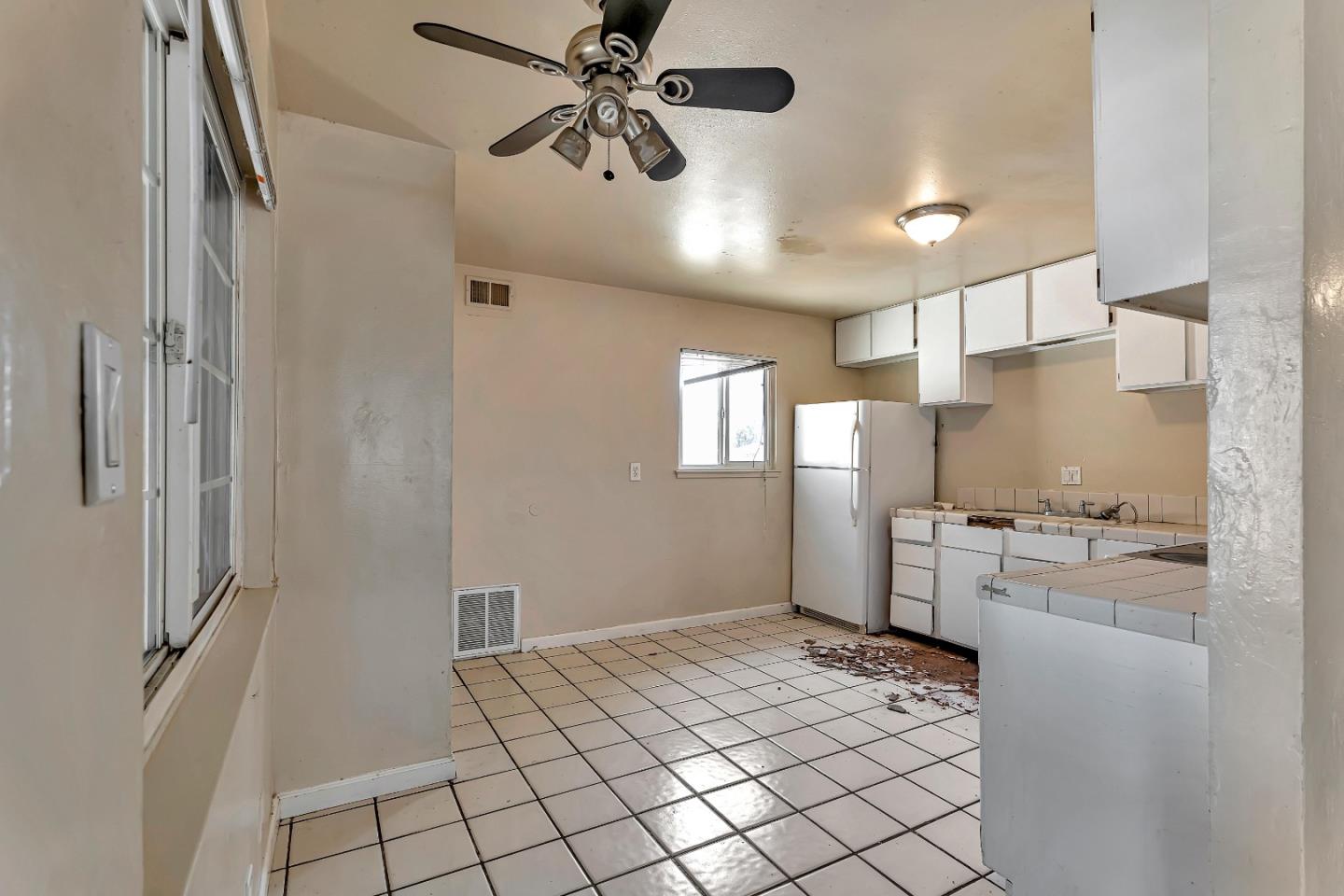 1594 Nickel AVE