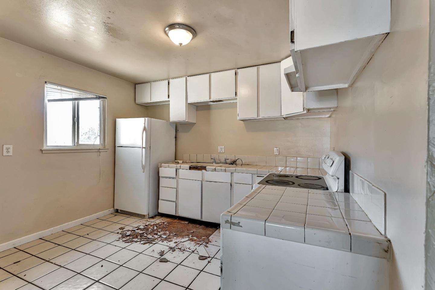 1594 Nickel AVE
