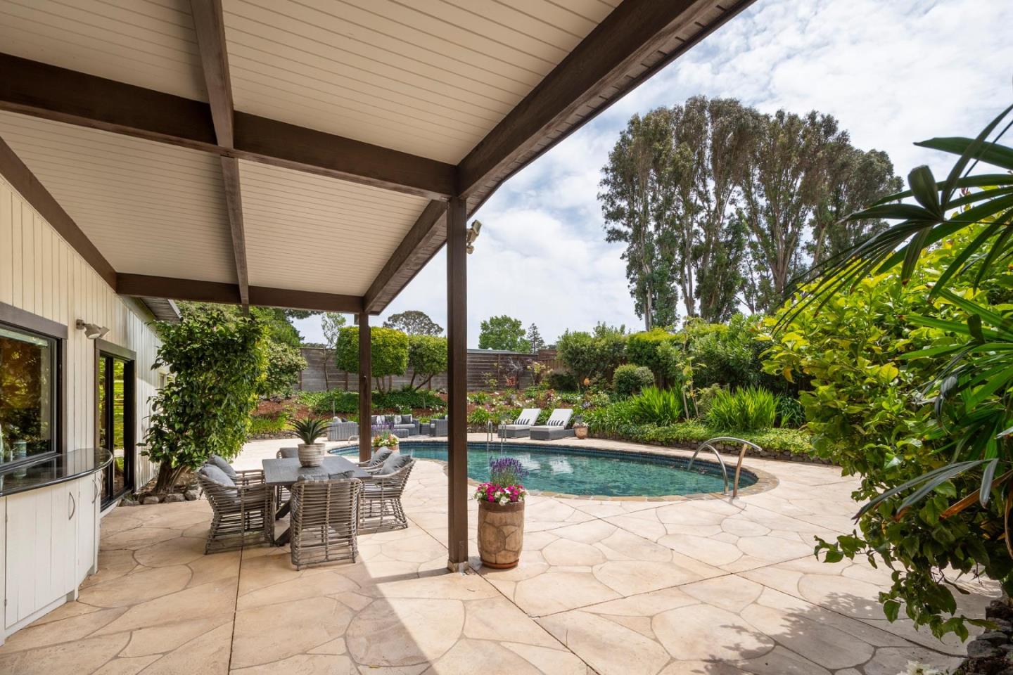 1535 Hayne RD