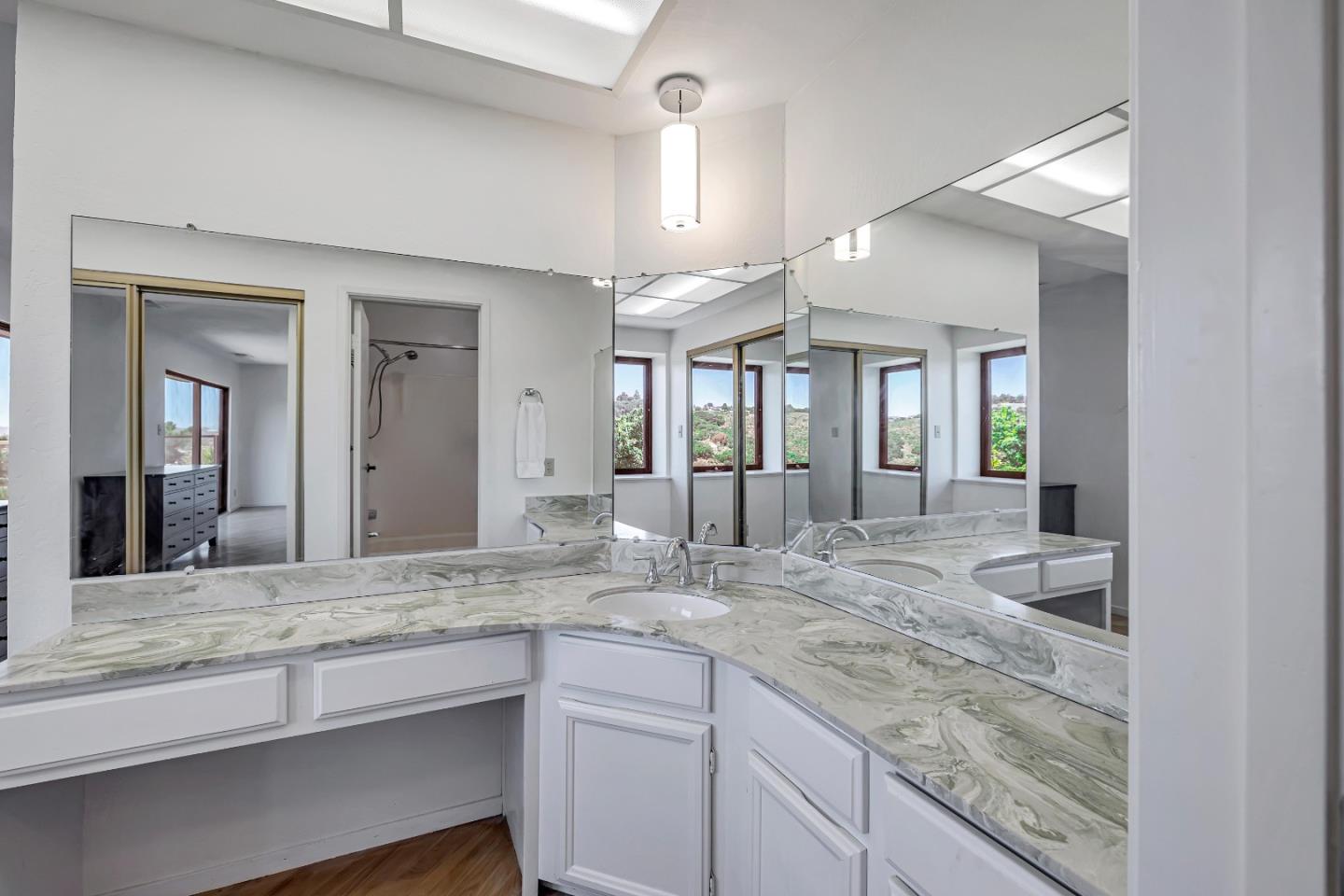 2426 Hastings DR