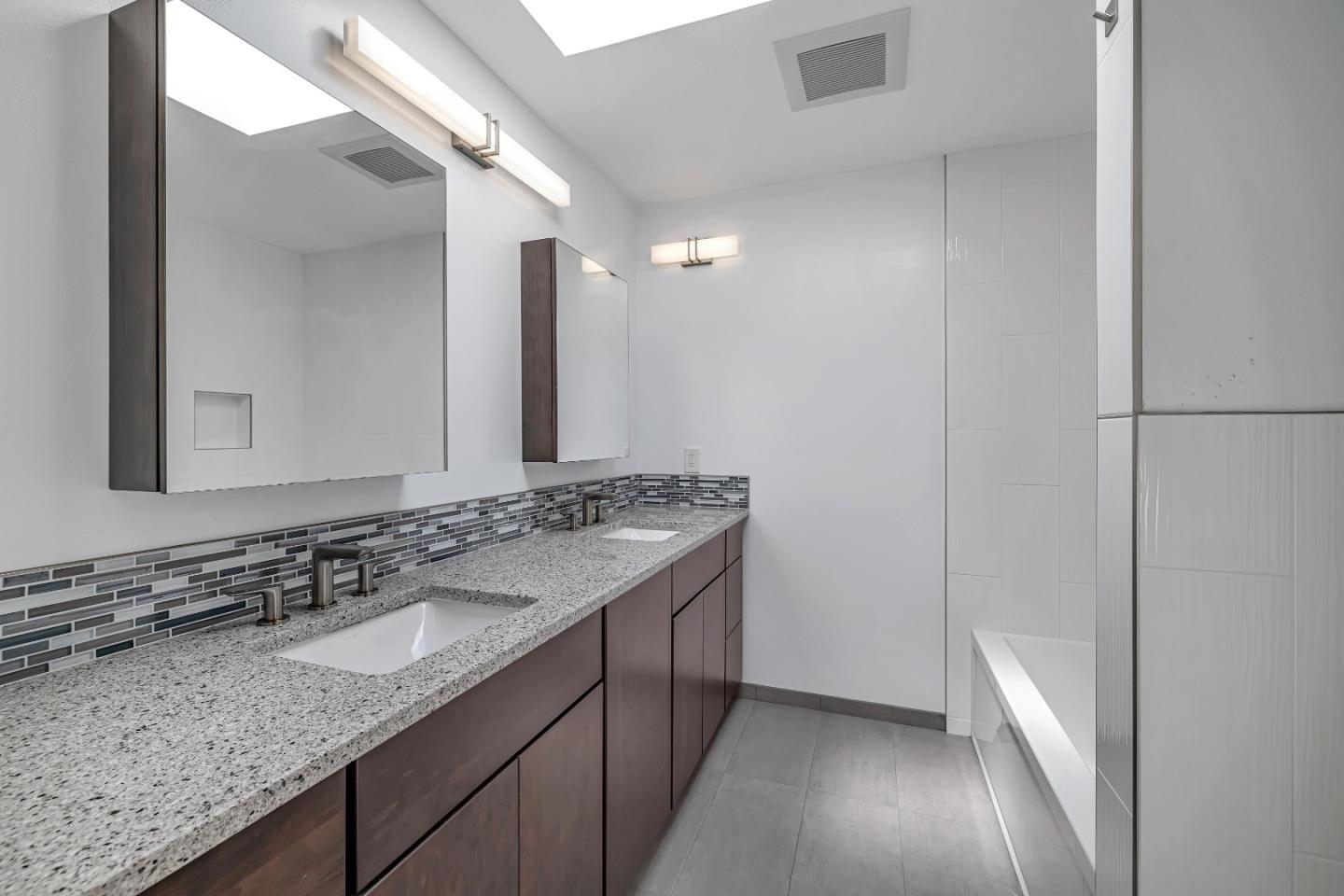 2426 Hastings DR