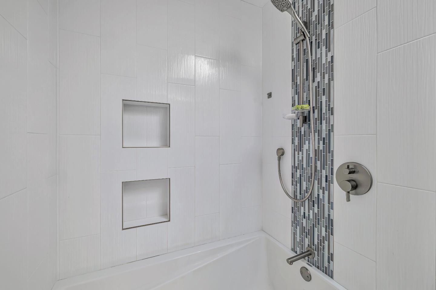 2426 Hastings DR