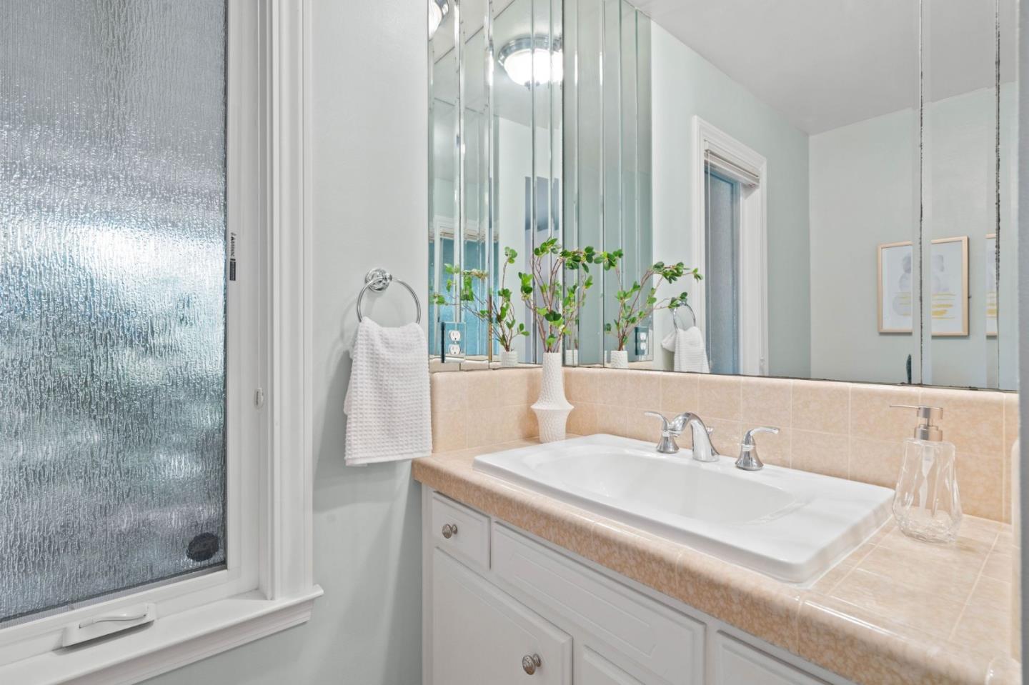 1003 Capitola WAY