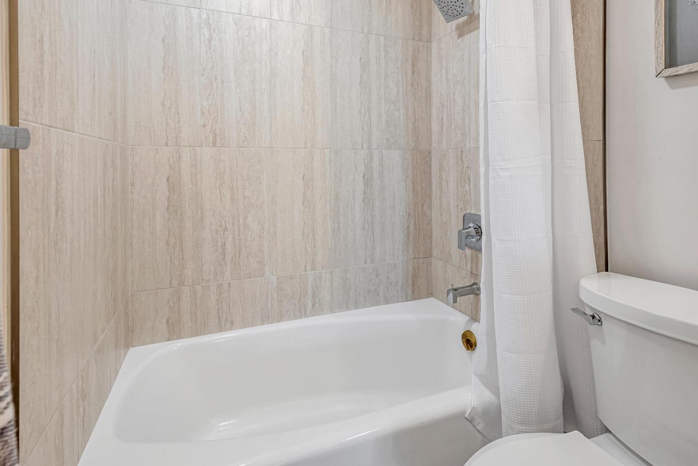 1700 AVE 206
