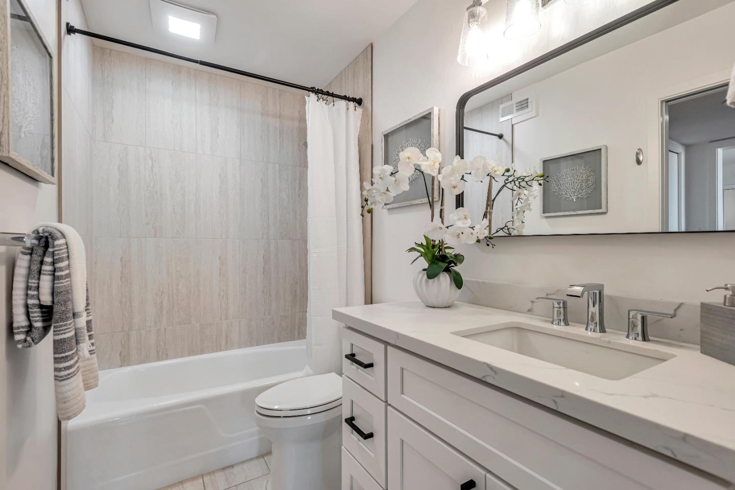 1700 AVE 206