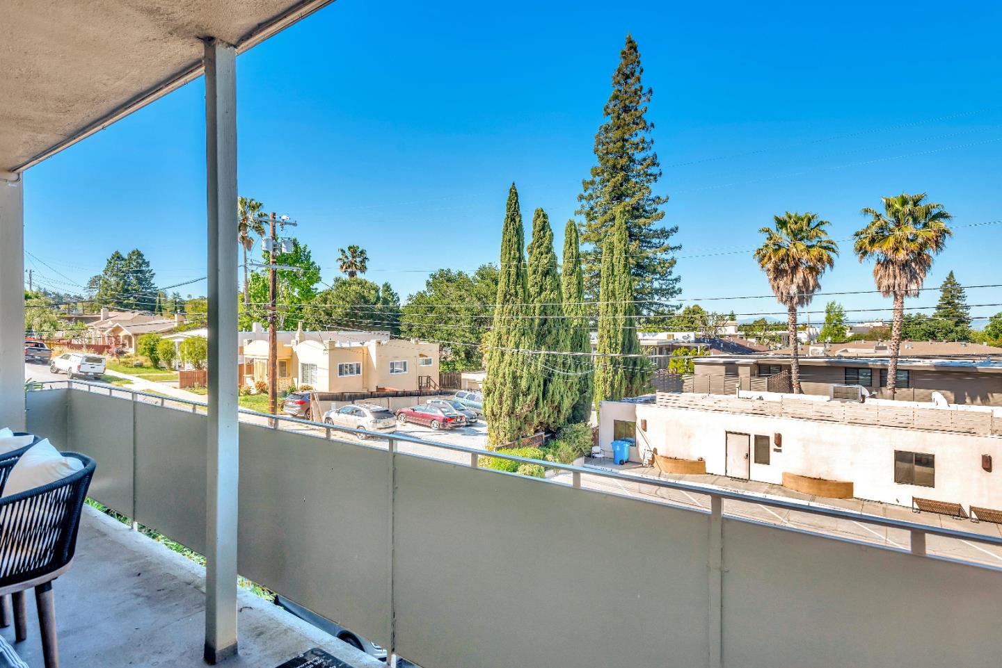 1700 AVE 206