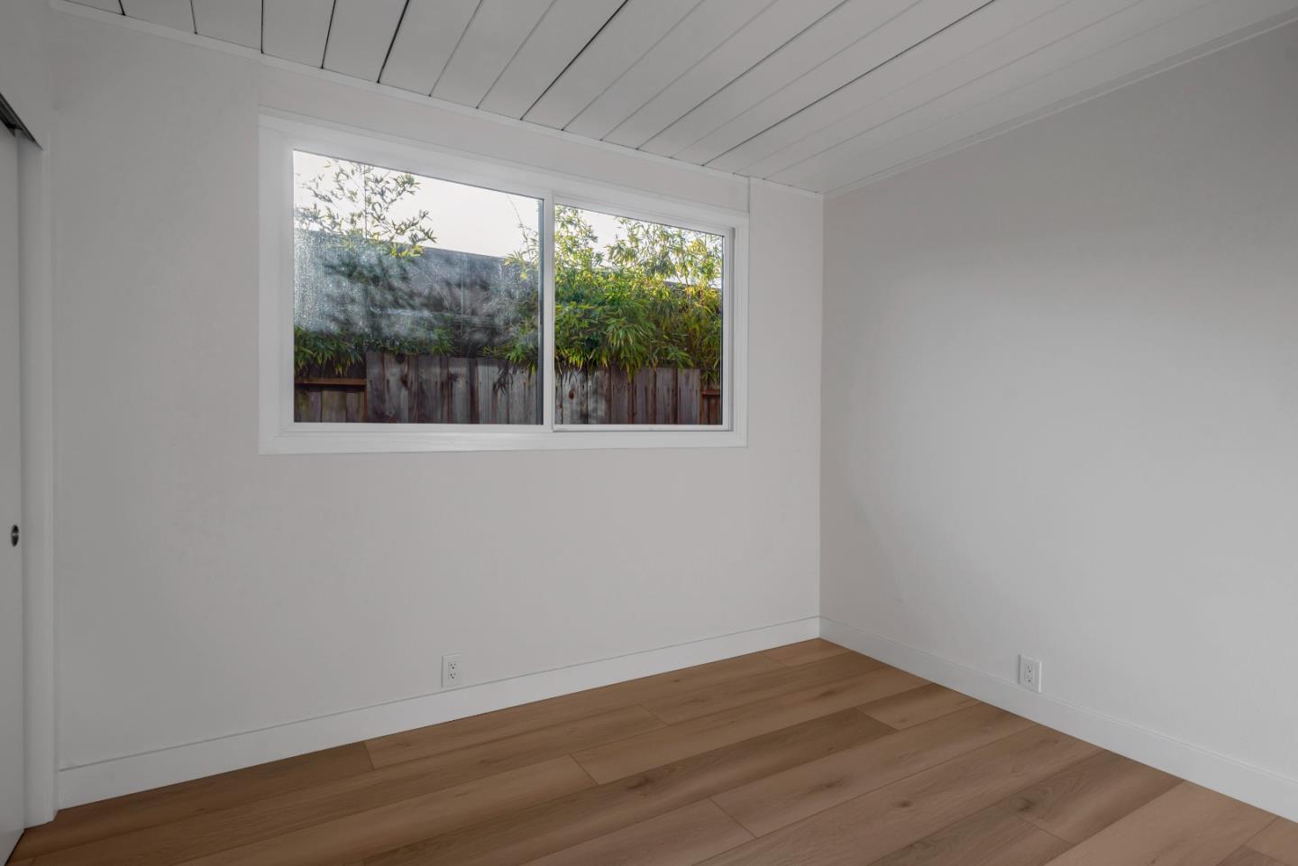 1033 Egret ST