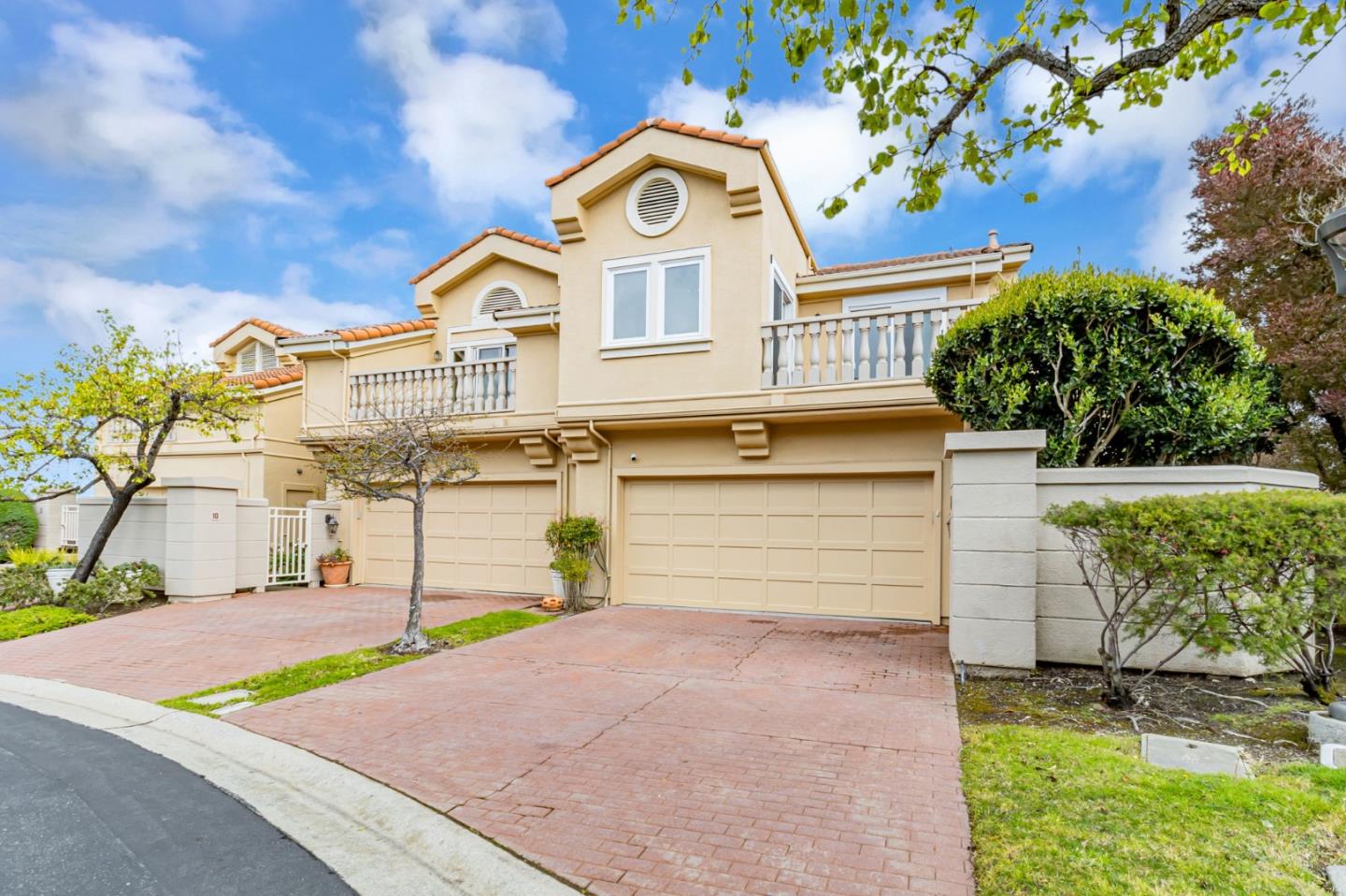 9 Bellflower LN